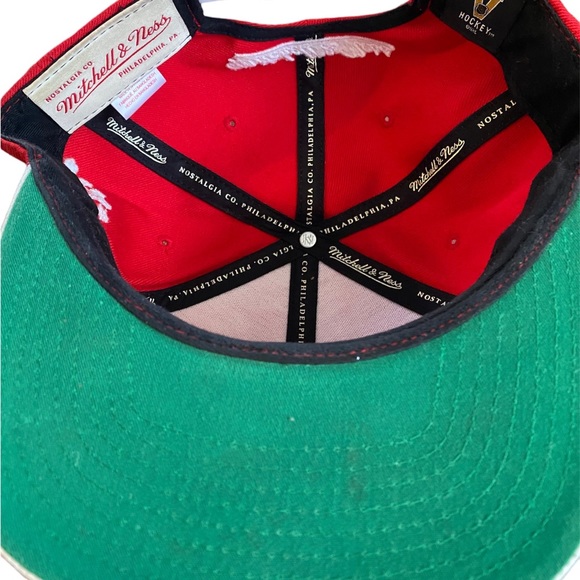 Detroit Red Wings Mitchell and ness SnapBack hat new - Picture 2 of 3
